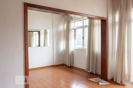 Sala 1 de apartamento para alugar com 2 quartos, 96m² em Funcionários, Belo Horizonte