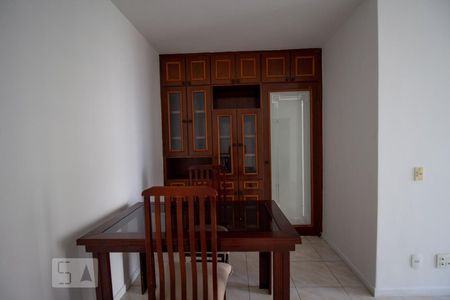 Sala de apartamento para alugar com 2 quartos, 57m² em Barra da Tijuca, Rio de Janeiro