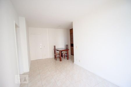 Sala de apartamento para alugar com 2 quartos, 57m² em Barra da Tijuca, Rio de Janeiro