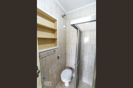 Banheiro de apartamento para alugar com 1 quarto, 45m² em Jardim Floresta, Porto Alegre