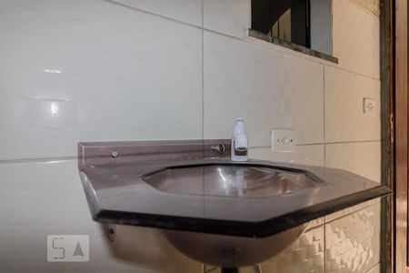 Banheiro de apartamento para alugar com 1 quarto, 45m² em Parque das Nações, Santo André