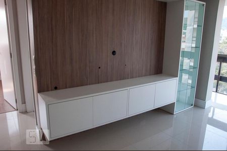 Apartamento à venda com 74m², 2 quartos e sem vagaSala