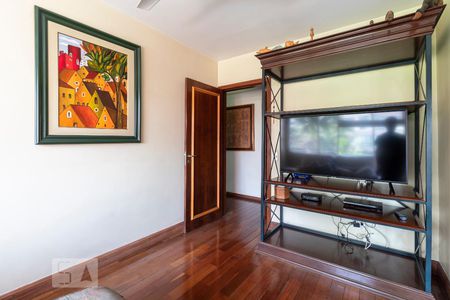 Sala de TV de apartamento à venda com 4 quartos, 183m² em Sumaré, São Paulo