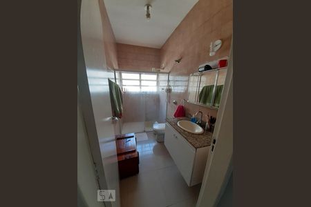 Banheiro da Suíte de casa à venda com 5 quartos, 200m² em Vila Ipojuca, São Paulo