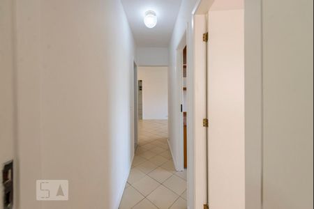 Corredor de apartamento à venda com 3 quartos, 99m² em Jardim Botânico, Rio de Janeiro