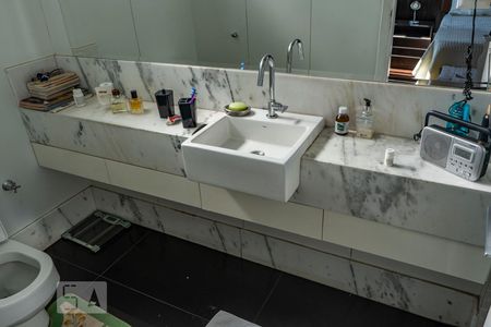 Banheiro da Suíte de apartamento à venda com 4 quartos, 164m² em Centro, Belo Horizonte