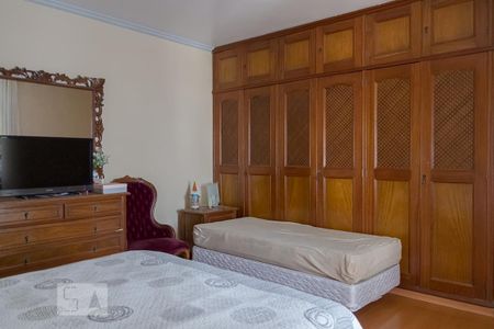 Casa à venda com 580m², 6 quartos e 4 vagas Casa à venda com 580m², 6 quartos e 4 vagasQuarto 2