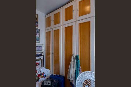 Casa à venda com 580m², 6 quartos e 4 vagas Casa à venda com 580m², 6 quartos e 4 vagasQuarto de Serviço 2