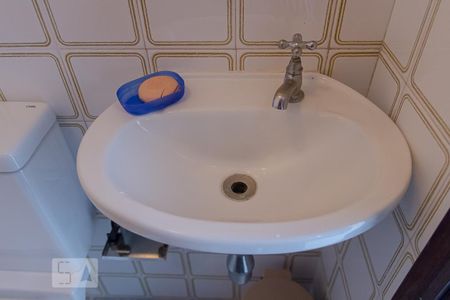 Casa à venda com 580m², 6 quartos e 4 vagas Casa à venda com 580m², 6 quartos e 4 vagasBanheiro de Serviço