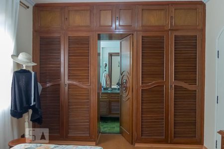 Casa à venda com 580m², 6 quartos e 4 vagas Casa à venda com 580m², 6 quartos e 4 vagasQuarto 3