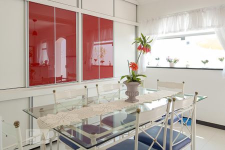 Casa à venda com 580m², 6 quartos e 4 vagas Casa à venda com 580m², 6 quartos e 4 vagasCozinha