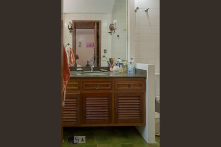 Casa à venda com 580m², 6 quartos e 4 vagas Casa à venda com 580m², 6 quartos e 4 vagasBanheiro do Quarto 3