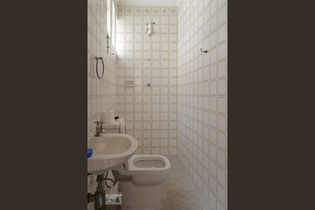 Casa à venda com 580m², 6 quartos e 4 vagas Casa à venda com 580m², 6 quartos e 4 vagasBanheiro Externo