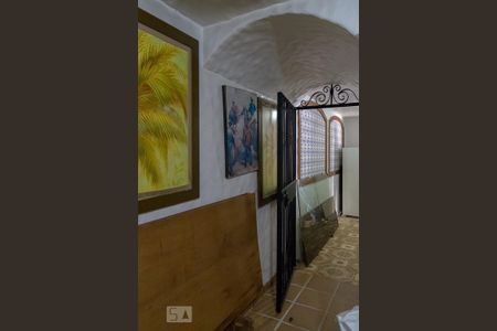Casa à venda com 580m², 6 quartos e 4 vagas Casa à venda com 580m², 6 quartos e 4 vagasAdega