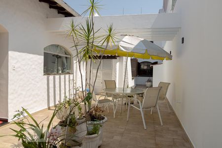 Casa à venda com 580m², 6 quartos e 4 vagas Casa à venda com 580m², 6 quartos e 4 vagasQuintal