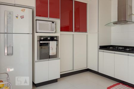 Casa à venda com 580m², 6 quartos e 4 vagas Casa à venda com 580m², 6 quartos e 4 vagasCozinha