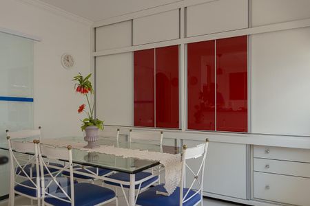 Casa à venda com 580m², 6 quartos e 4 vagas Casa à venda com 580m², 6 quartos e 4 vagasCozinha