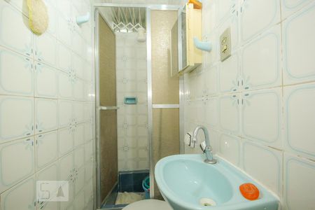 Banheiro de kitnet/studio para alugar com 1 quarto, 23m² em Copacabana, Rio de Janeiro