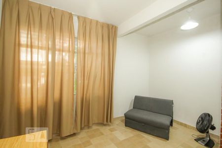 Sala de kitnet/studio para alugar com 1 quarto, 23m² em Copacabana, Rio de Janeiro