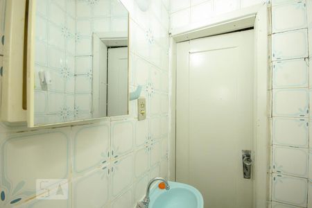 Banheiro de kitnet/studio para alugar com 1 quarto, 23m² em Copacabana, Rio de Janeiro