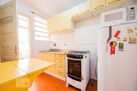 Cozinha  de apartamento à venda com 2 quartos, 74m² em Floresta, Porto Alegre