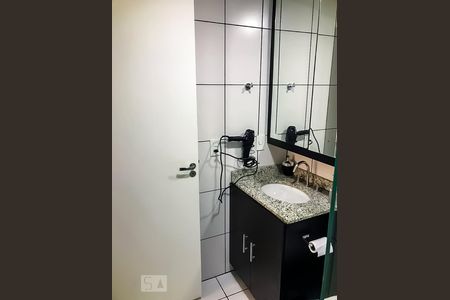 Banheiro da Suíte de kitnet/studio para alugar com 1 quarto, 38m² em Jardim Flor da Montanha, Guarulhos