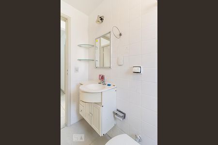 Banheiro de apartamento à venda com 1 quarto, 58m² em Itaim Bibi, São Paulo