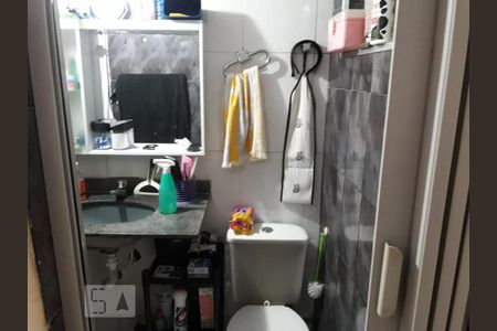 Banheiro  de apartamento à venda com 3 quartos, 65m² em Taquara, Rio de Janeiro