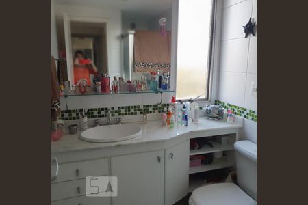 Banheiro de apartamento à venda com 3 quartos, 136m² em Jardim Itapeva, São Paulo