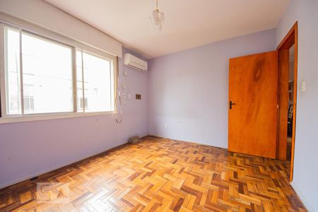 Quarto 1 de apartamento para alugar com 2 quartos, 56m² em Humaitá, Porto Alegre