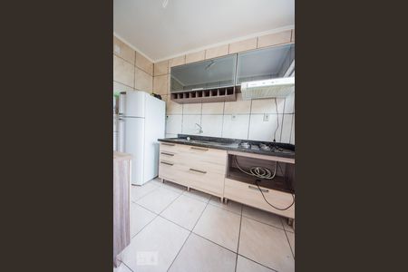 Cozinha  de apartamento para alugar com 2 quartos, 56m² em Humaitá, Porto Alegre