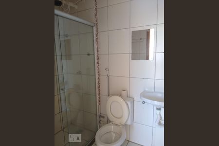 Banheiro de apartamento para alugar com 3 quartos, 60m² em Samambaia Sul, Brasília