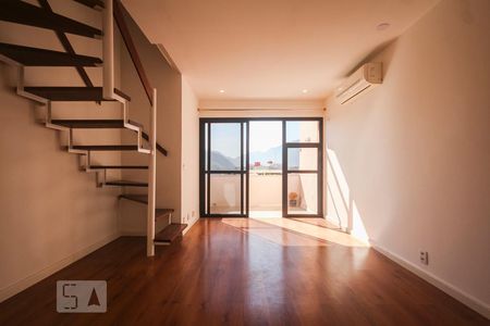 Sala de apartamento para alugar com 2 quartos, 63m² em Barra da Tijuca, Rio de Janeiro