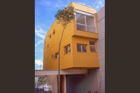 Fachada de casa de condomínio à venda com 3 quartos, 117m² em Vila Pereira Cerca, São Paulo