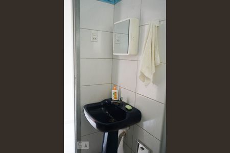 Banheiro de casa para alugar com 1 quarto, 60m² em Siciliano, São Paulo