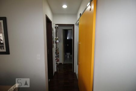 Corredor de apartamento para alugar com 3 quartos, 115m² em Laranjeiras, Rio de Janeiro