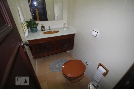 Lavabo de apartamento para alugar com 3 quartos, 115m² em Laranjeiras, Rio de Janeiro