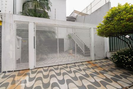 Casa à venda com 390m², 5 quartos e 4 vagas Casa à venda com 390m², 5 quartos e 4 vagasFachada