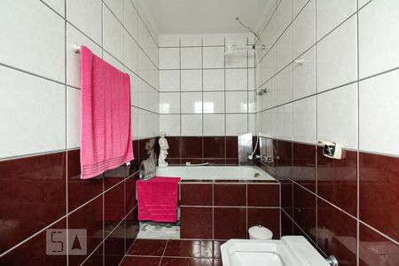 Casa à venda com 390m², 5 quartos e 4 vagas Casa à venda com 390m², 5 quartos e 4 vagasBanheiro Suite 2