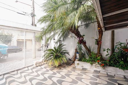 Casa à venda com 390m², 5 quartos e 4 vagas Casa à venda com 390m², 5 quartos e 4 vagasFachada