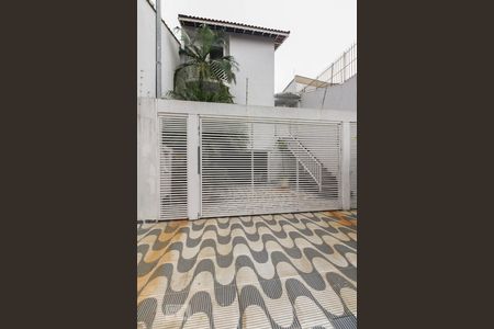 Casa à venda com 390m², 5 quartos e 4 vagas Casa à venda com 390m², 5 quartos e 4 vagasFachada