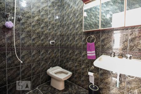 Casa à venda com 390m², 5 quartos e 4 vagas Casa à venda com 390m², 5 quartos e 4 vagasBanheiro Suite 4