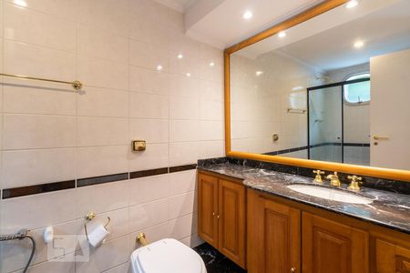 Banheiro Suite  de apartamento para alugar com 3 quartos, 129m² em Vila Nova Conceição, São Paulo