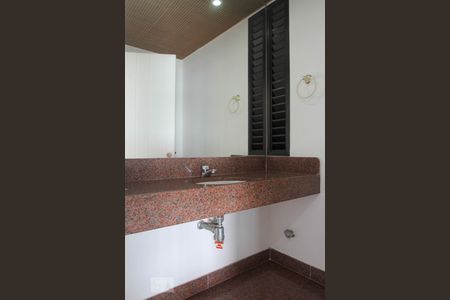 Lavabo de apartamento à venda com 4 quartos, 380m² em Lagoa, Rio de Janeiro