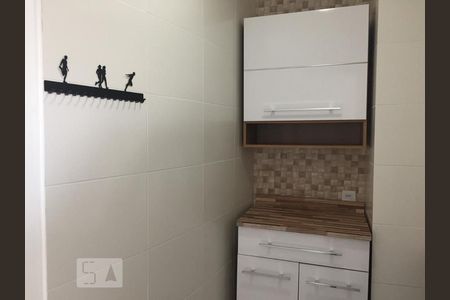 Cozinha de apartamento para alugar com 1 quarto, 44m² em Barra da Tijuca, Rio de Janeiro