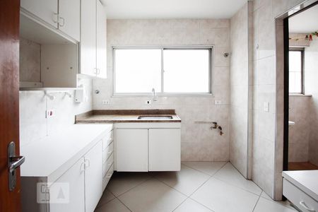 Cozinha de apartamento à venda com 2 quartos, 65m² em Parque Imperial, São Paulo