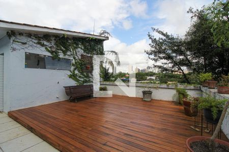 Casa para alugar com 416m², 3 quartos e 2 vagas Casa para alugar com 416m², 3 quartos e 2 vagasDeck