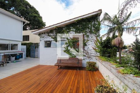 Casa para alugar com 416m², 3 quartos e 2 vagas Casa para alugar com 416m², 3 quartos e 2 vagasDeck