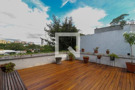 Casa para alugar com 416m², 3 quartos e 2 vagas Casa para alugar com 416m², 3 quartos e 2 vagasDeck