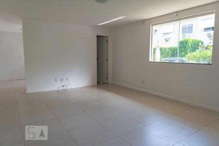 Sala de casa de condomínio para alugar com 3 quartos, 100m² em Vargem Grande, Rio de Janeiro